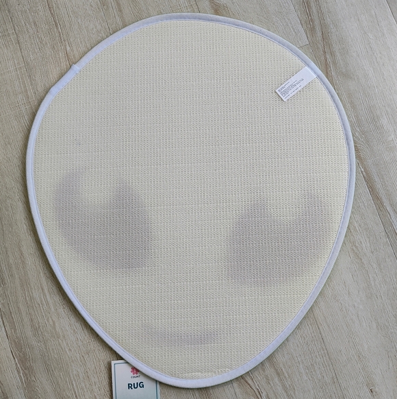 Green Alien Face Rug - Picture 3 of 3